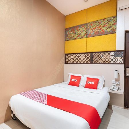 فندق Super Oyo Flagship 91863 Metro House سورابايا المظهر الخارجي الصورة
