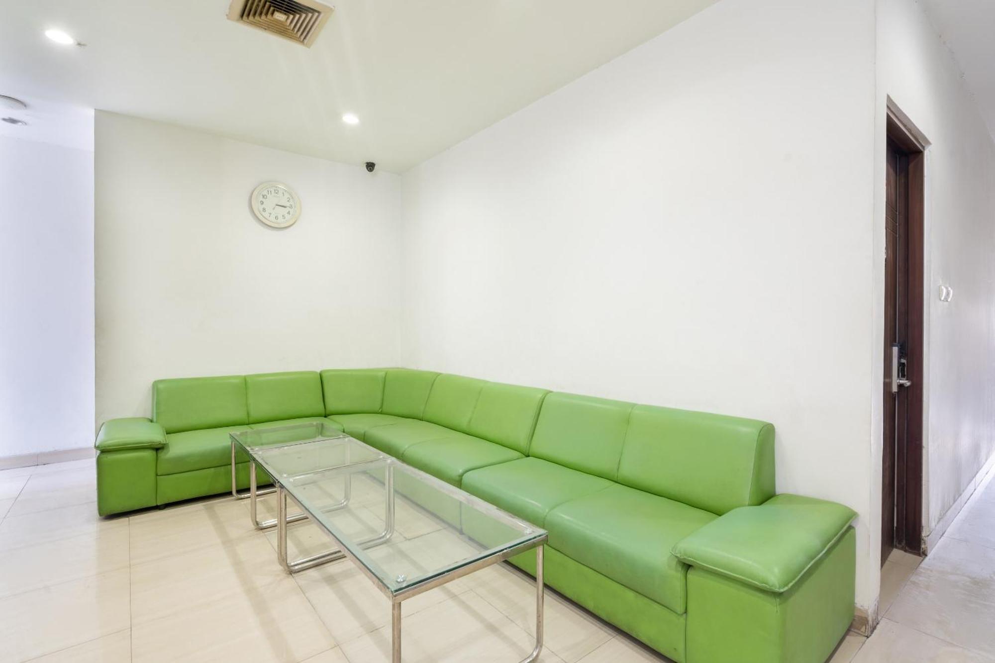 فندق Super Oyo Flagship 91863 Metro House سورابايا المظهر الخارجي الصورة
