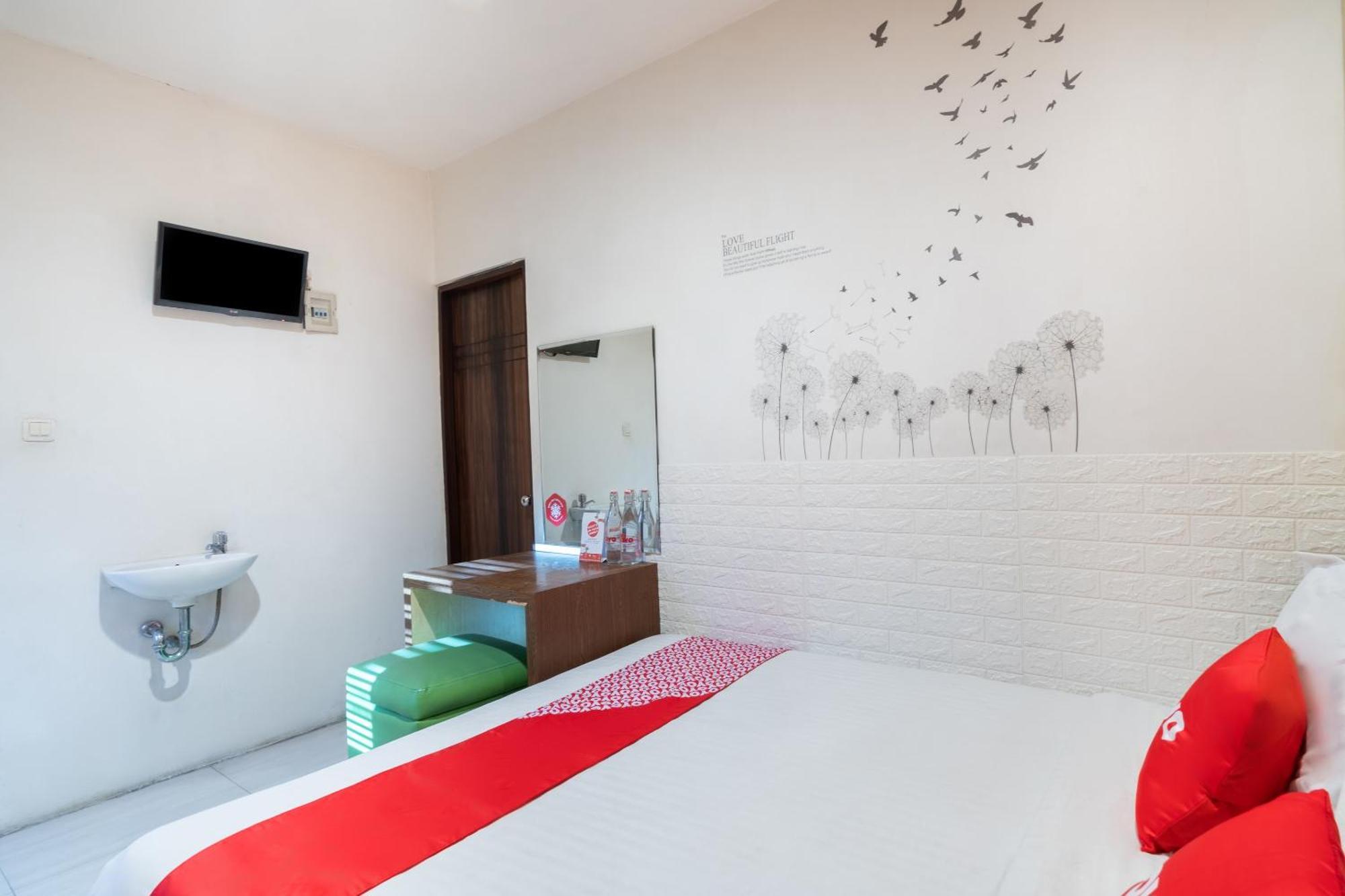 فندق Super Oyo Flagship 91863 Metro House سورابايا المظهر الخارجي الصورة