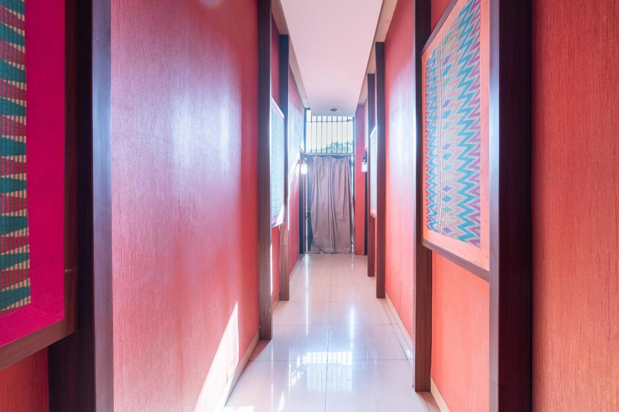 فندق Super Oyo Flagship 91863 Metro House سورابايا المظهر الخارجي الصورة